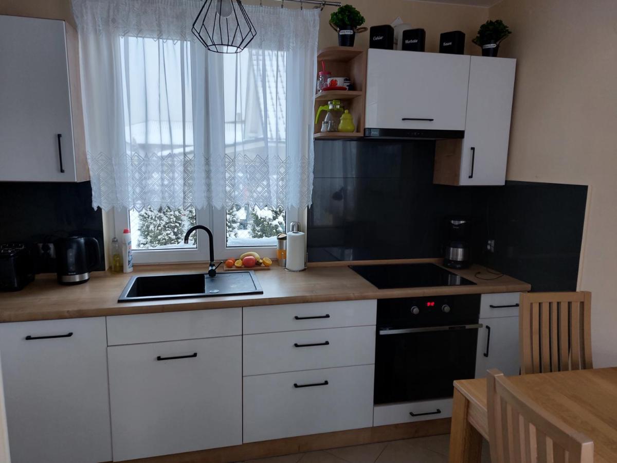 Uroczy Domek z Kominkiem - Housity