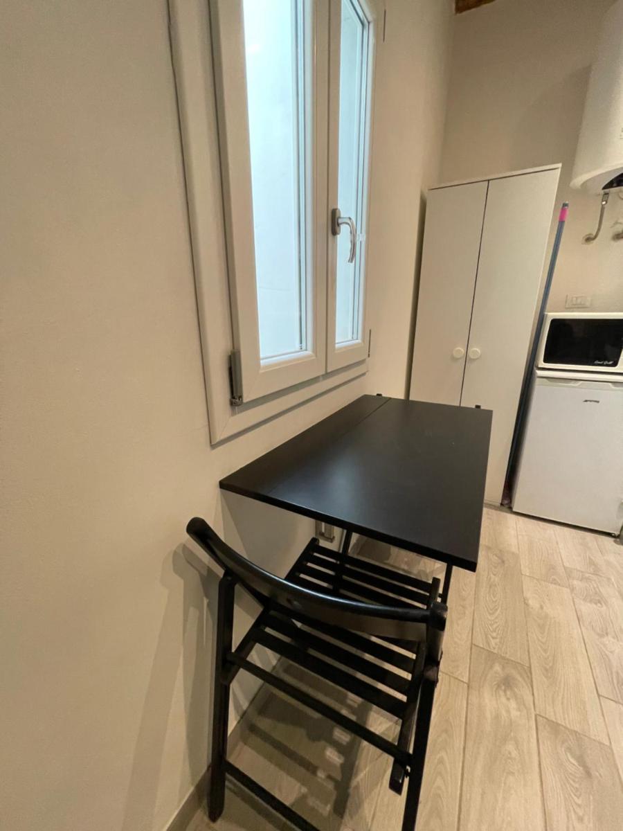 Roberto's Apartment. Firenze Piazza Santa Croce. - Housity