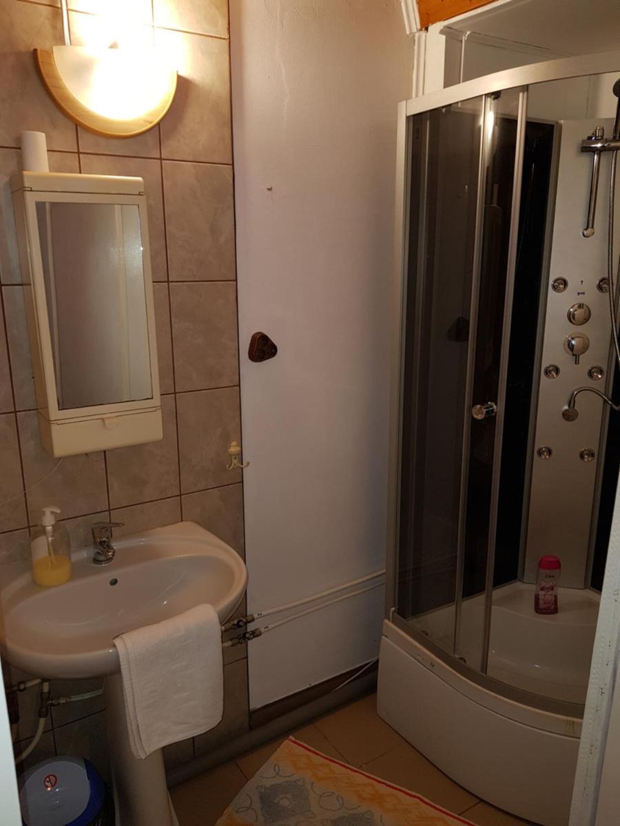 Hompot Accommodation - Housity