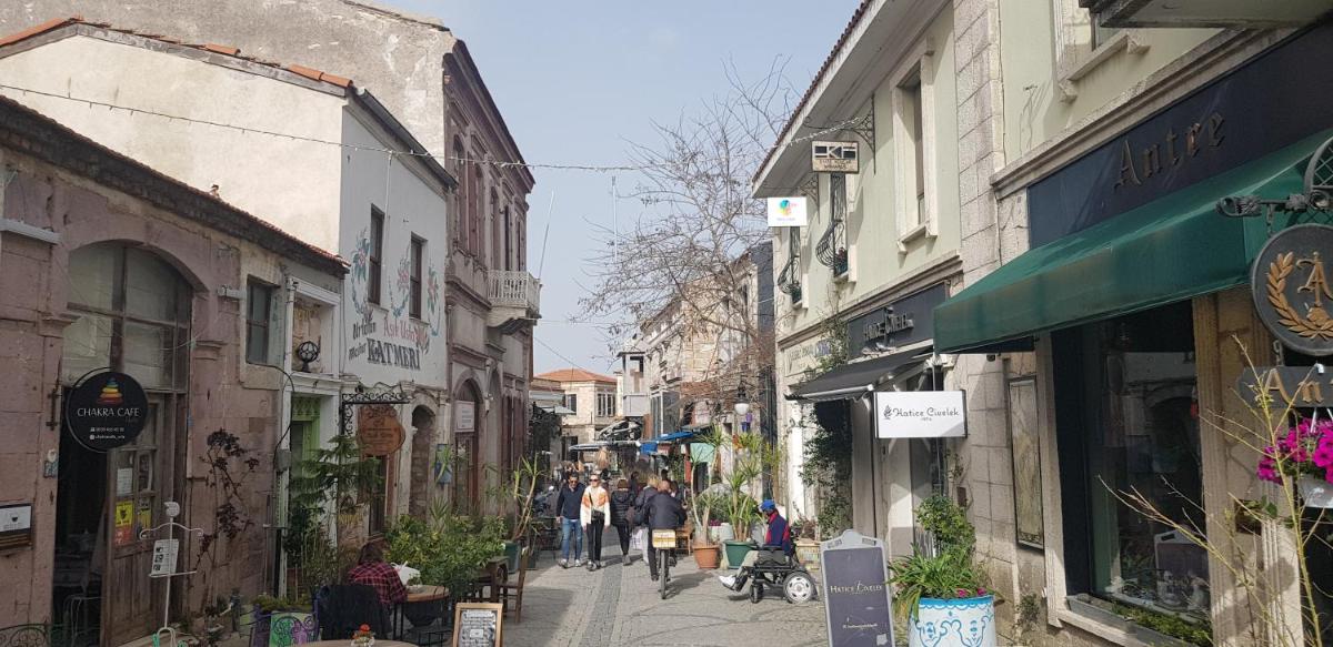 CHAKRA SUITES URLA - Housity