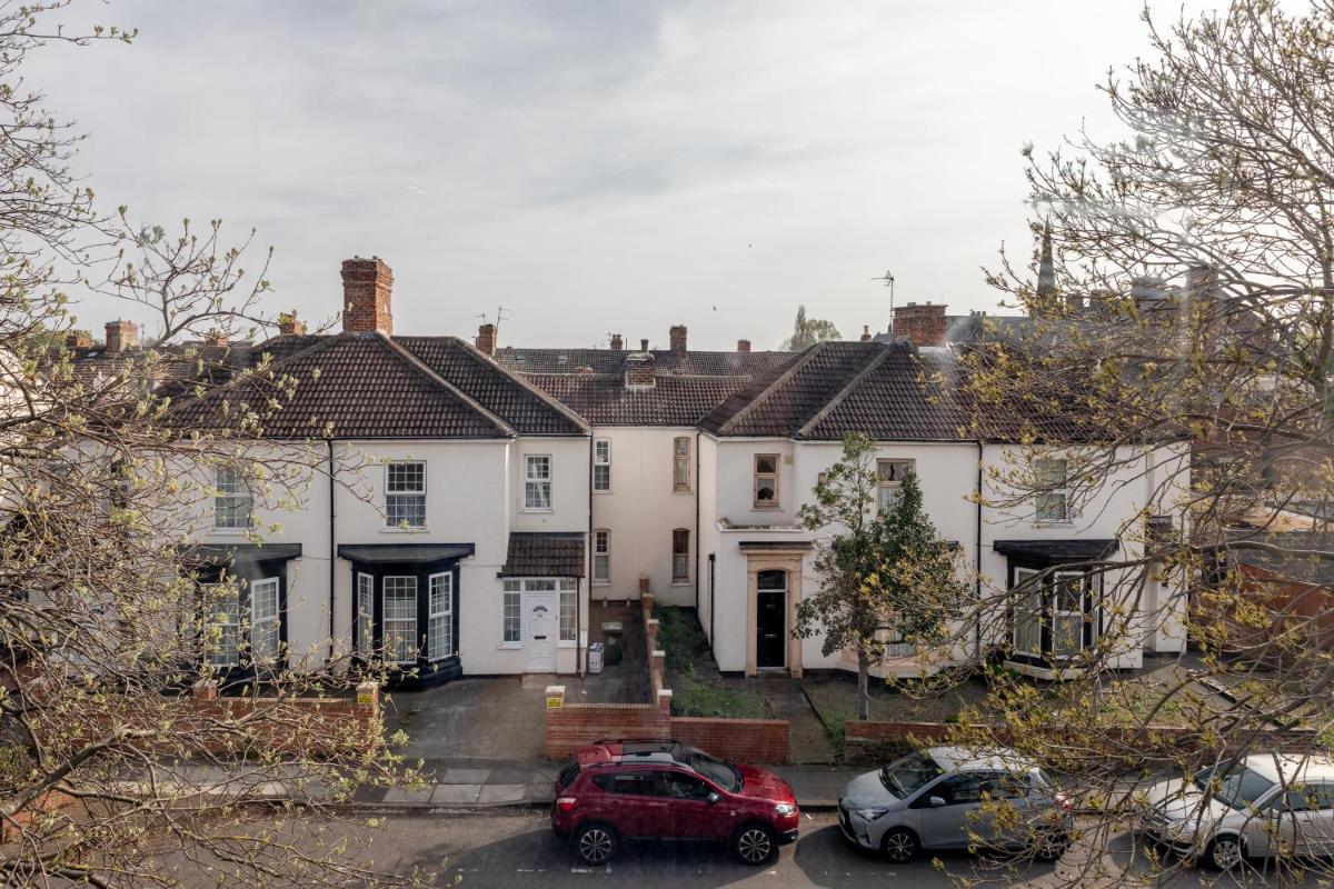 Stockton town centre studio apartments free parking and Wi-Fi - Housity