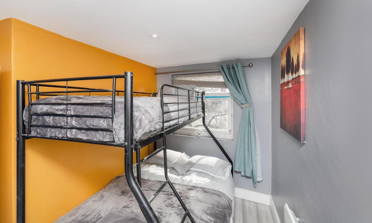 Stockton town centre studio apartments free parking and Wi-Fi - Hizvo