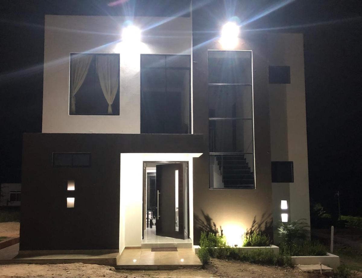 Villa con piscina privada y zona bbq en condominio - Housity