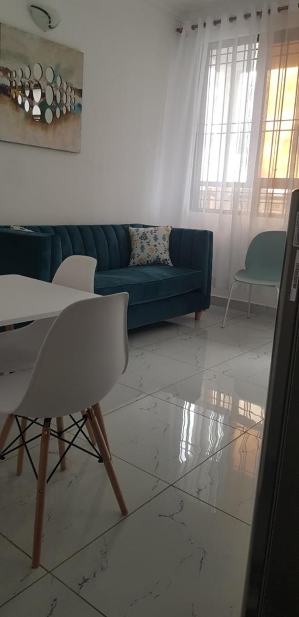 Cosy 2br Apartment 5minutes drive to beach,malls and conference facilities - Housity