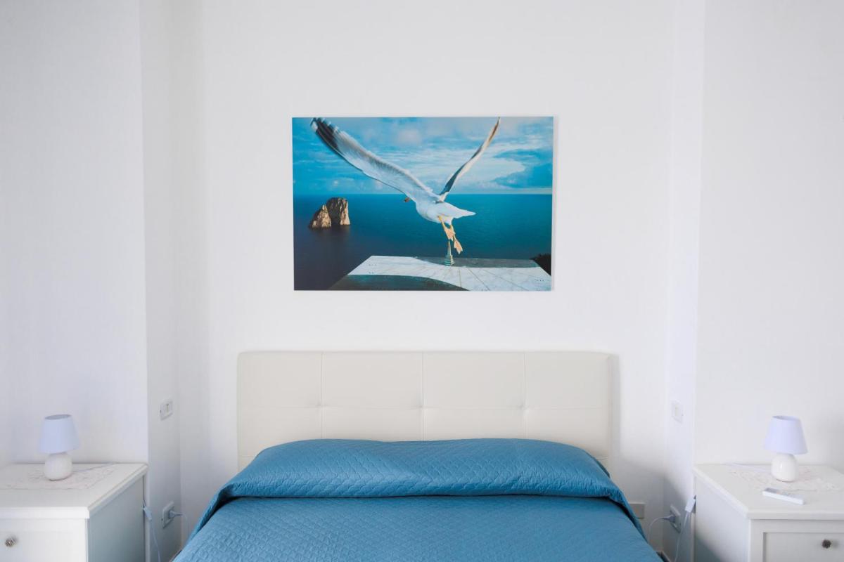 Capri holiday home with a sea view - Housity