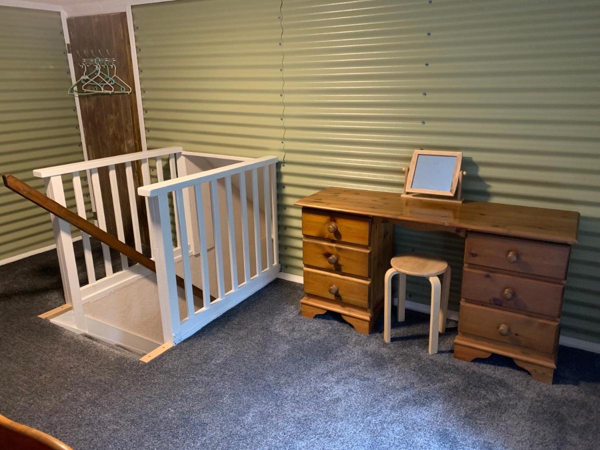 Hay View Lodges - Barn End - Housity