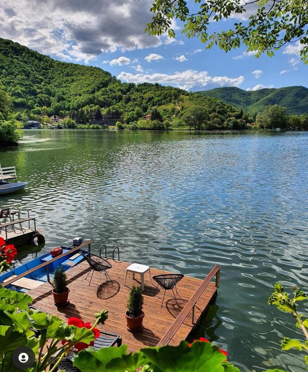 Kućica na Jezeru Ovčarsko-kablarska klisura Boat Access Only - Housity