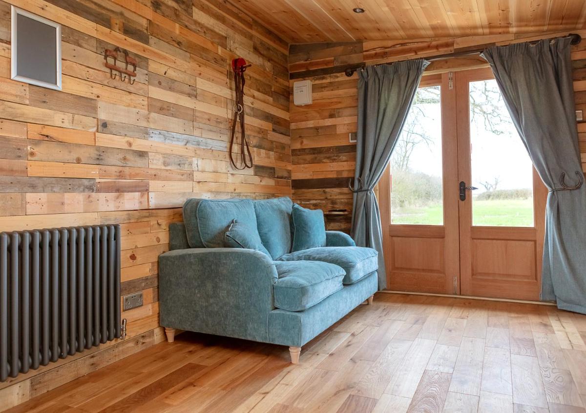 The Little Stable - Housity