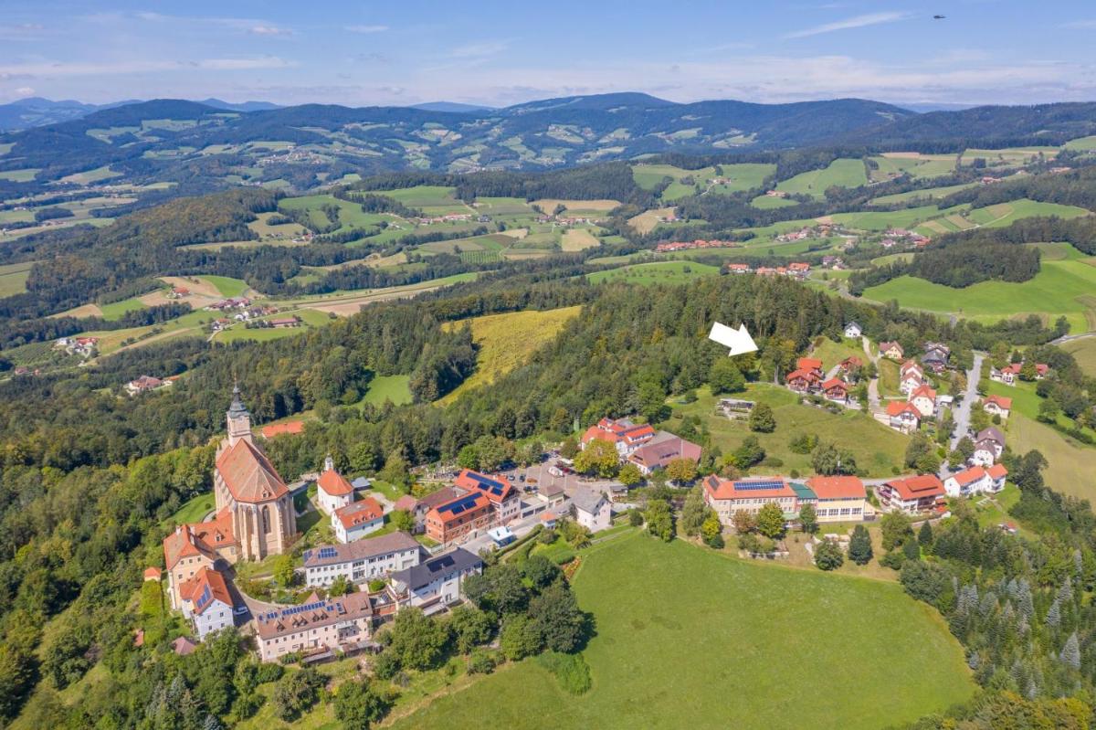 Bergchalet am Waldrand - Pool, Sauna & Kamin - Housity