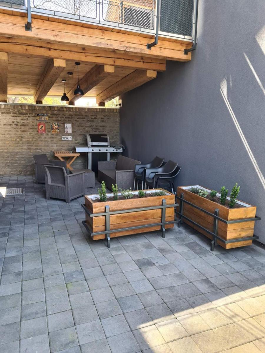 Gray brick - Housity