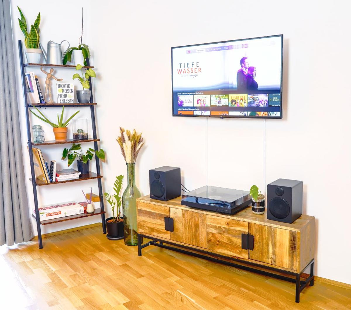 Modern Apartment close to Congress Center, TU-Uni and Center with Netflix! - Housity