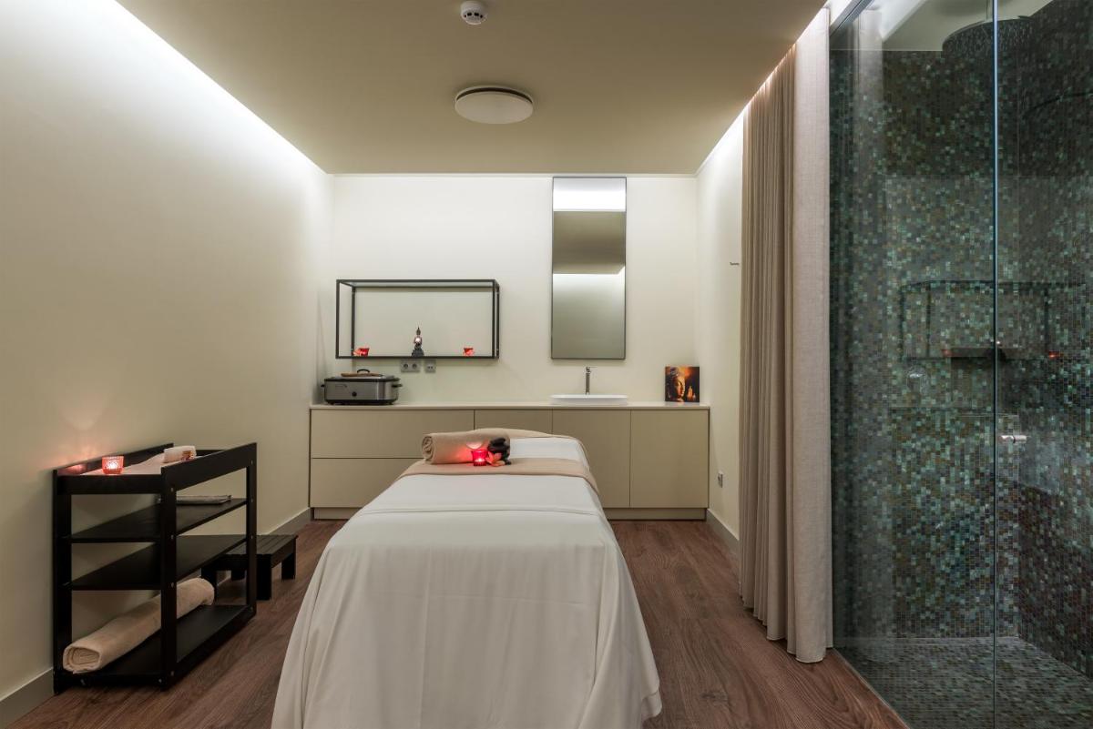 Uma casa de banho em TUI Blue Gardens - Adults-only - Savoy Signature