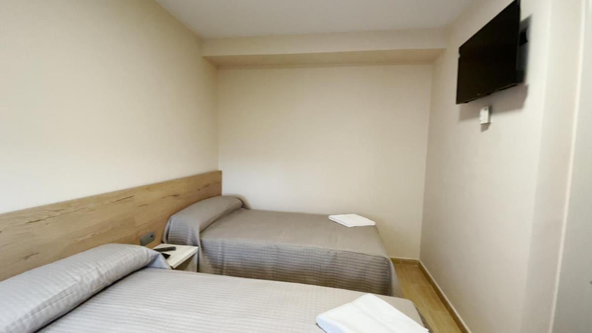 Hostal Restaurante Cuatro Caminos - Housity