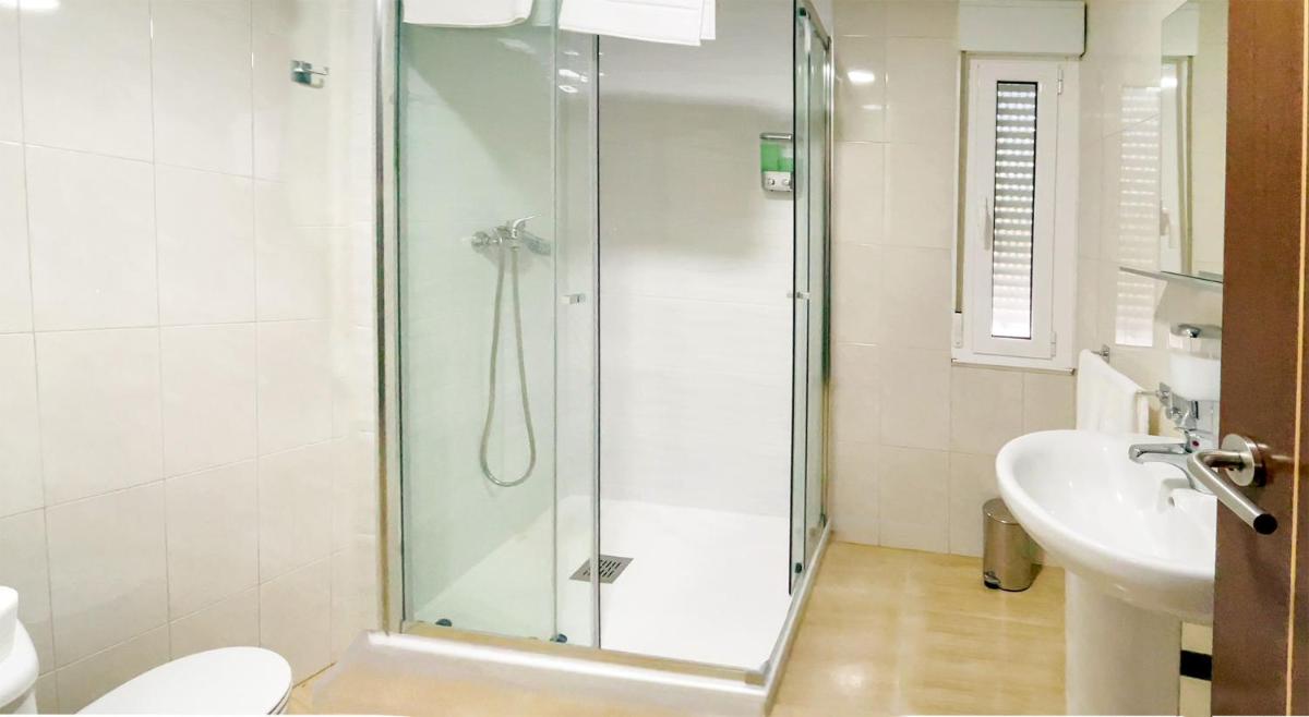 Hostal Restaurante Cuatro Caminos - Housity