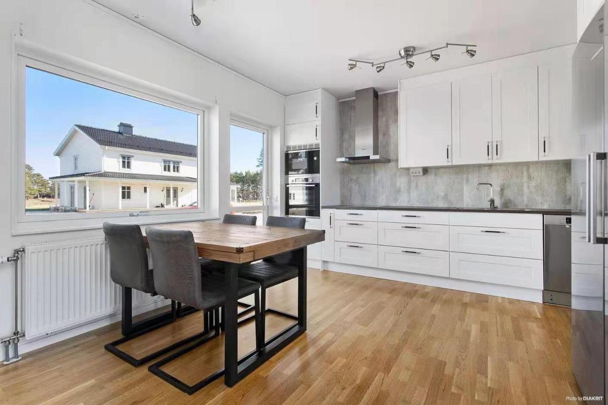 Havsnära Nybyggd Modern villa uthyres året runt! - Housity