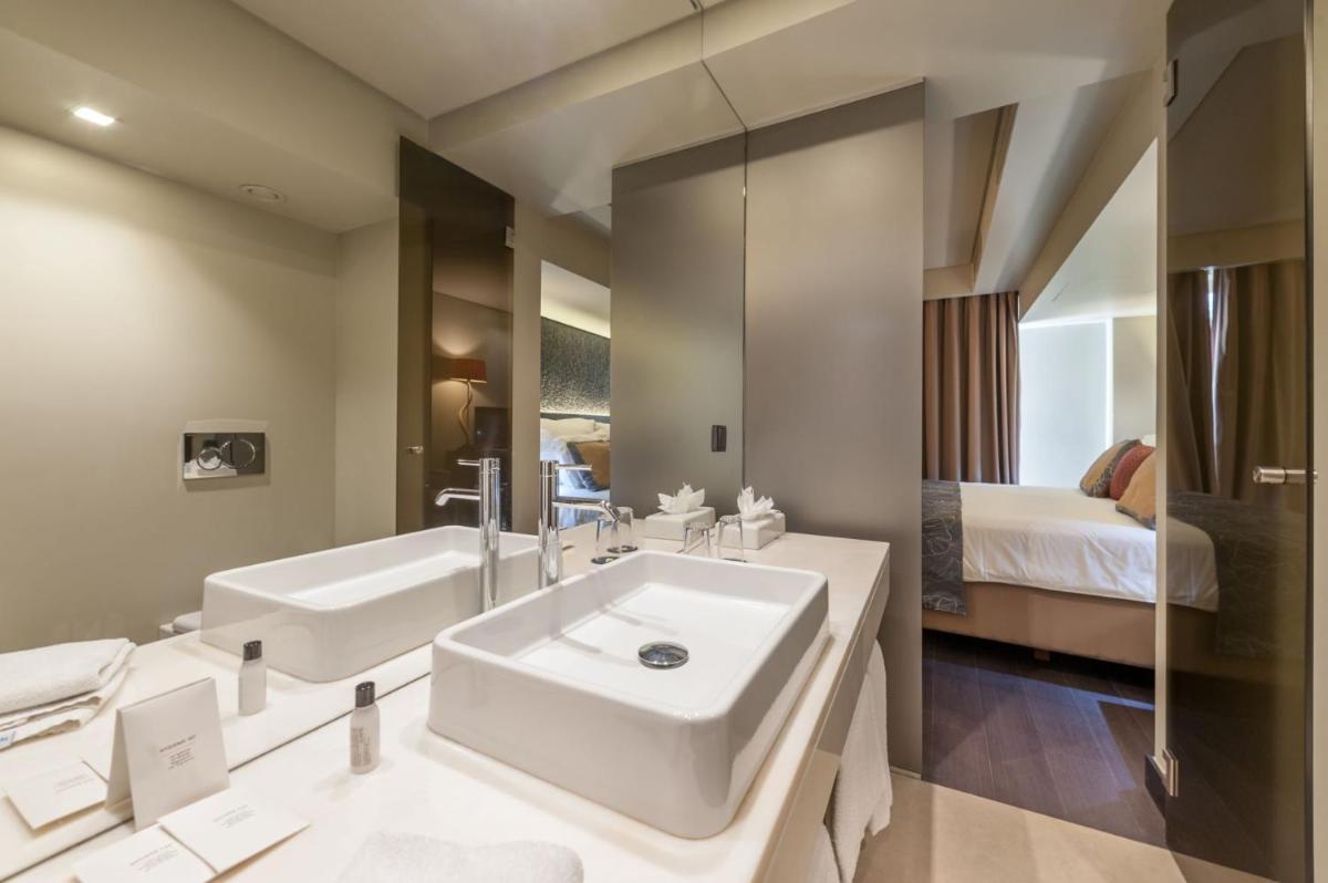 Uma casa de banho em TUI Blue Gardens - Adults-only - Savoy Signature