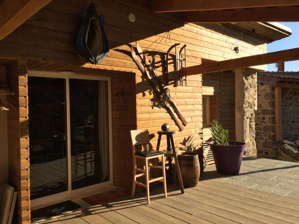 Lama-Gîte-des-Puys chalet écologique à 30km des pistes, visite aux lamas Charge VE - Housity