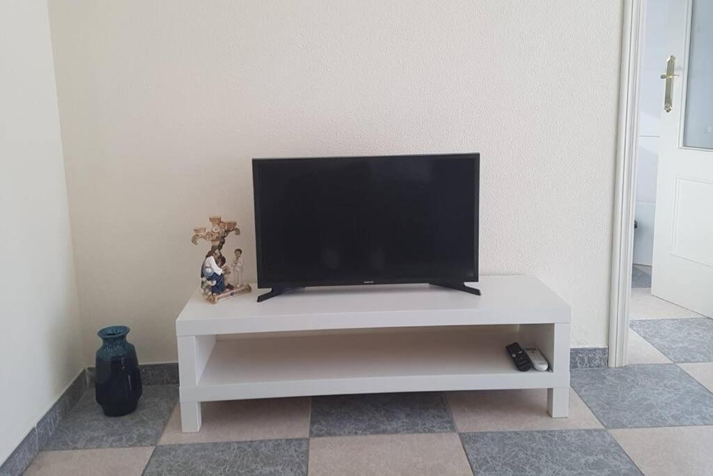 2 Room Apartment Torrelamata Torrevieja Alicante - Housity