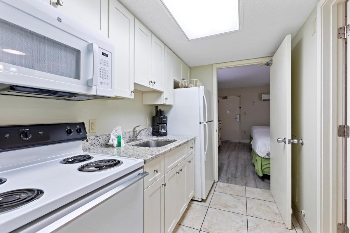 Sandy Beach Resort - Housity
