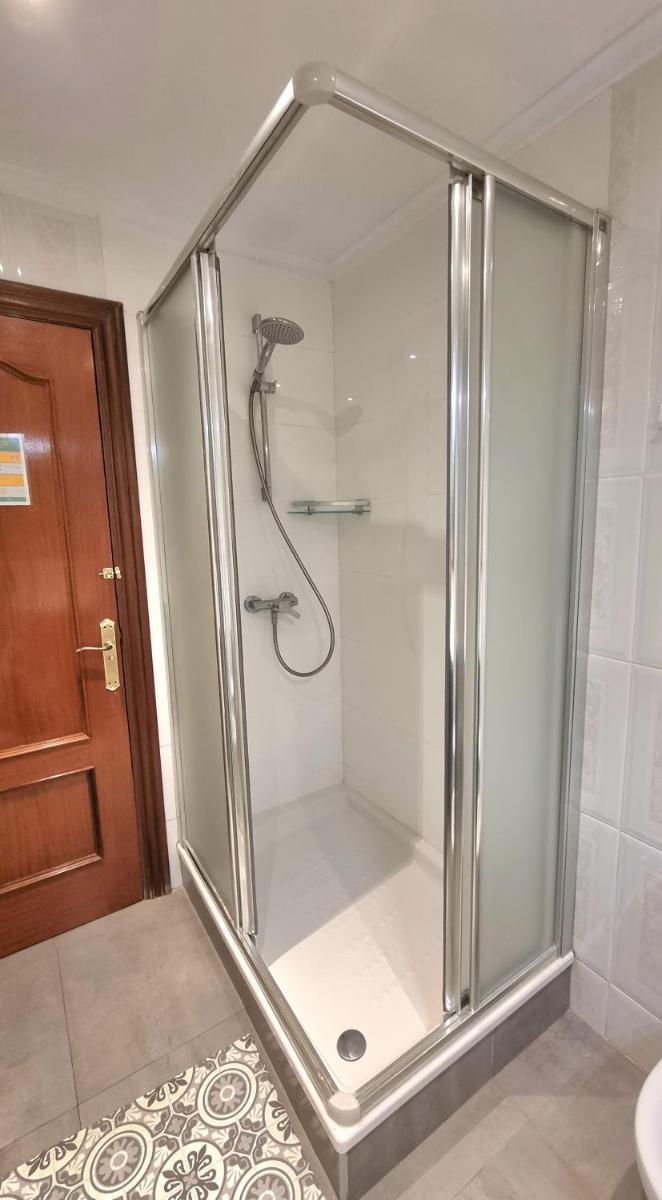 Pension Angelines, Sneuu Hostel Santander - Housity