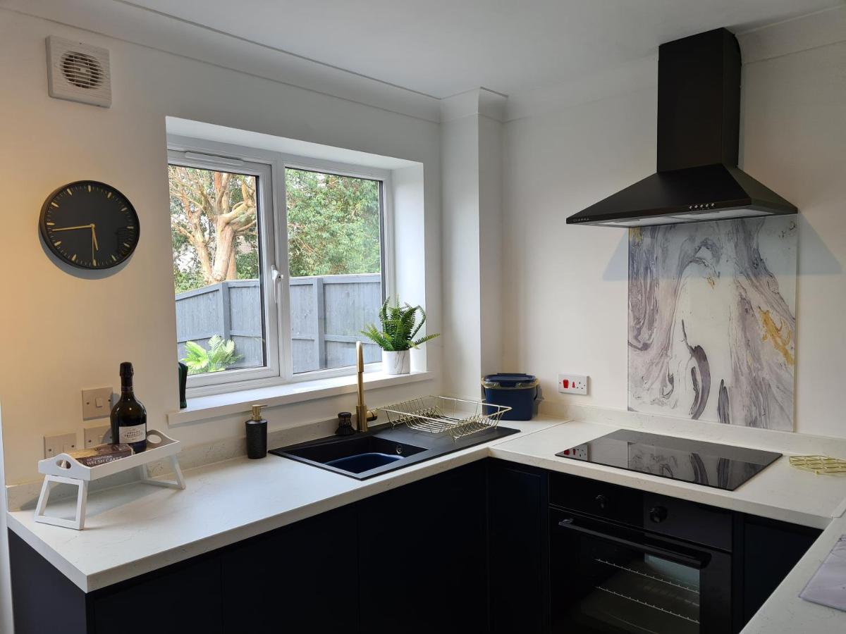 Stunning 2 bed house near coastal path/lake/beach - Housity