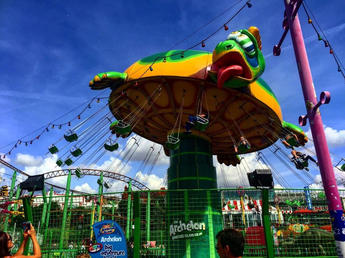 LUXURY 2 BED APARTMENT BY THE BEACH No PARTIES No events - Housity