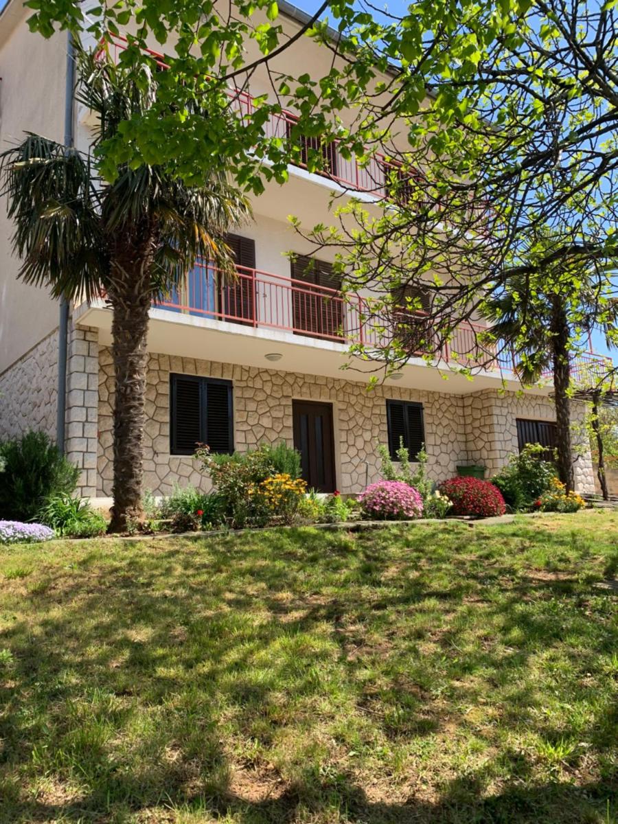 Apartments Novi Vinodolski - Housity