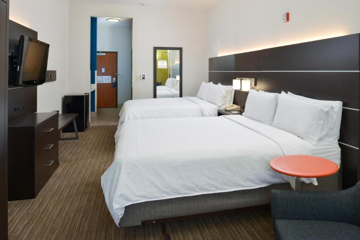 Holiday Inn Express Madera by IHG - Housity