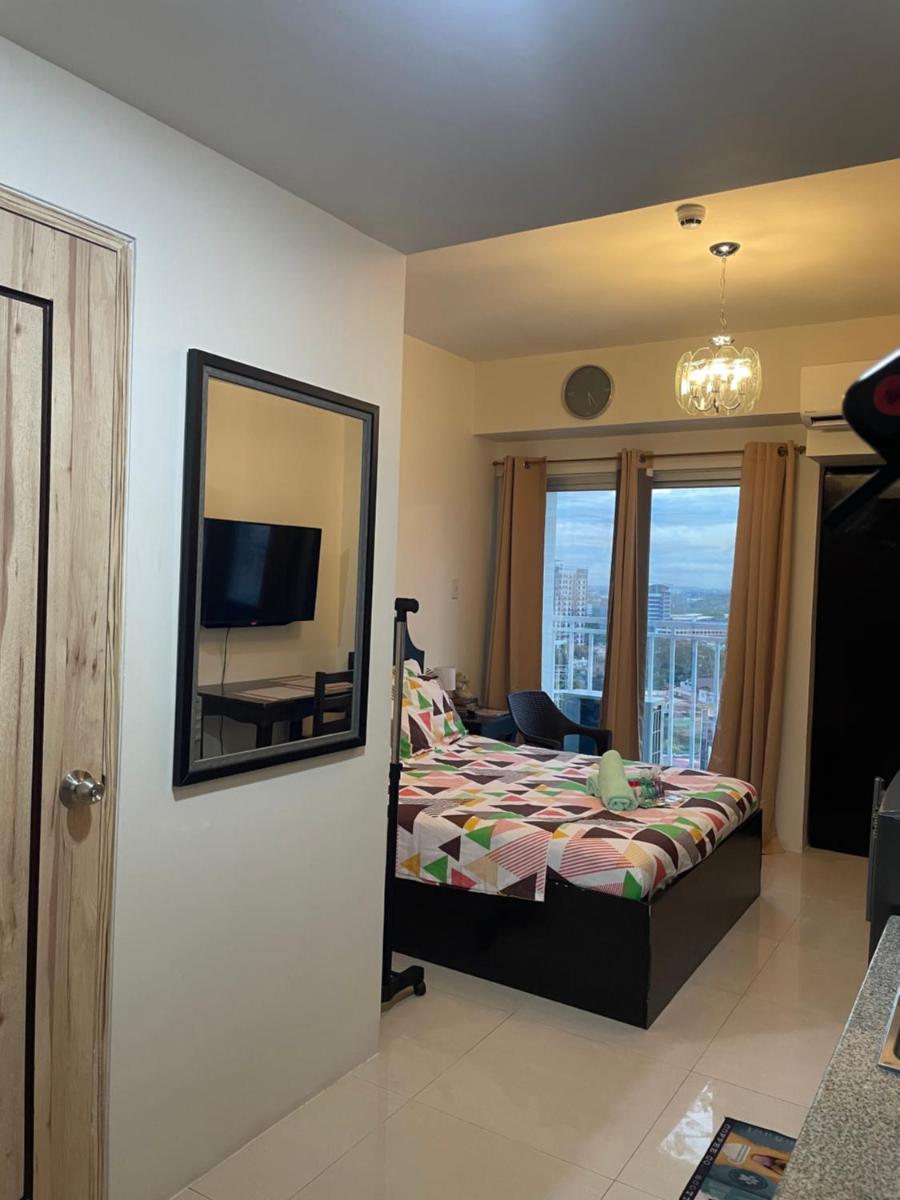 Suitetrails - INSPIRIA 1803 Studio Unit with Balcony beside Abreeza Mall Davao