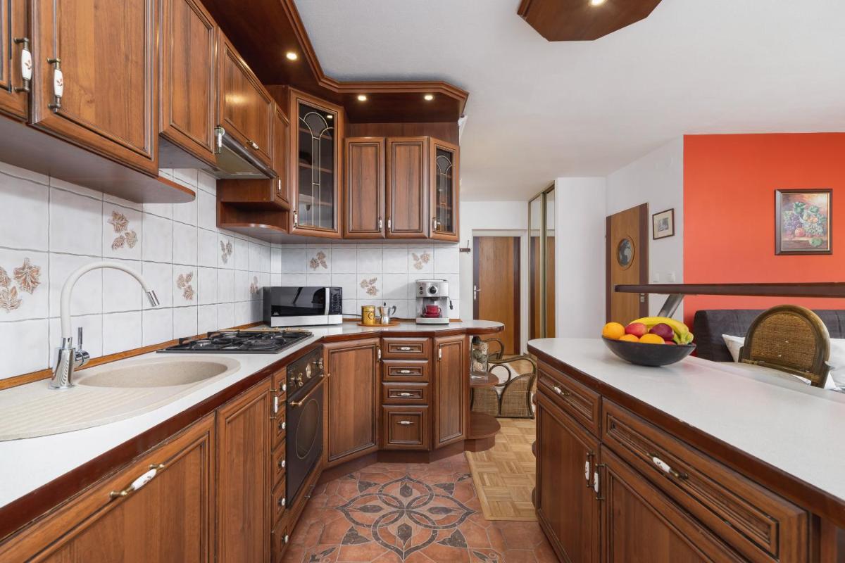 Retro Family Apartment Mały Płaszów by Noclegi Renters - Housity