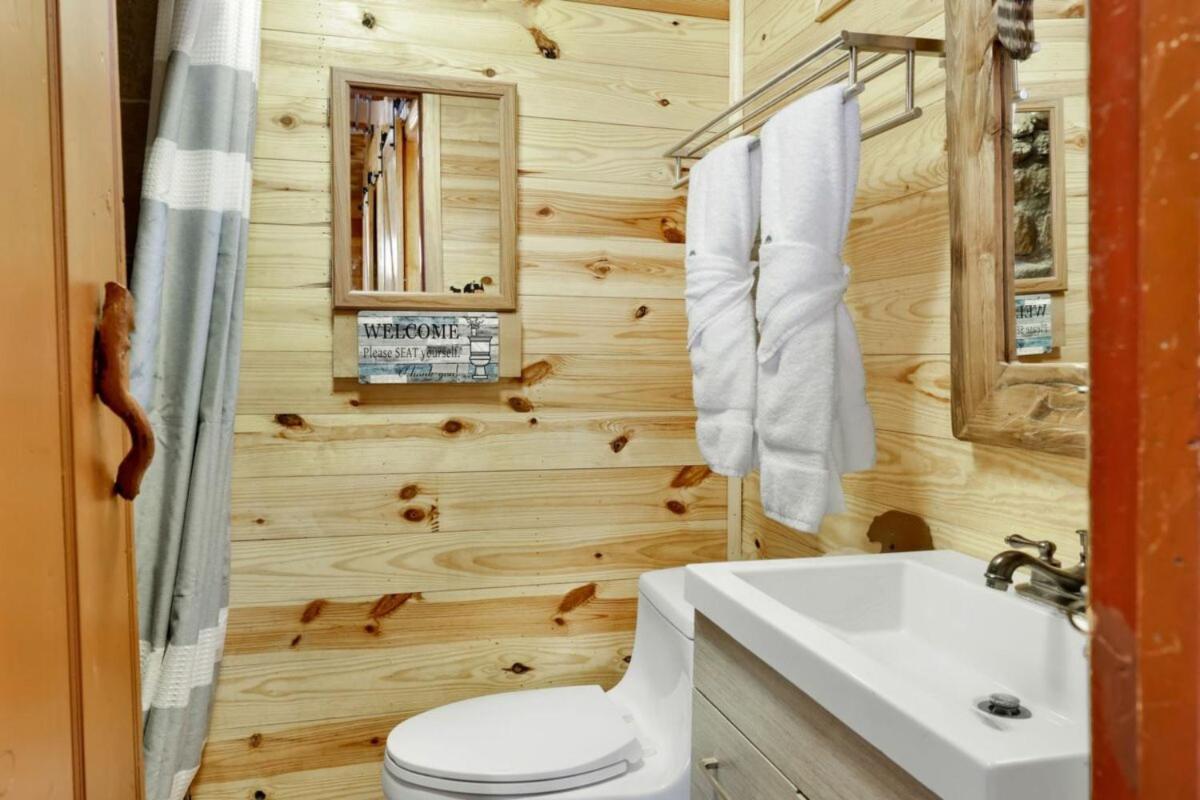 Beary Nice Cabin #2063 by Big Bear Vacations - Housity