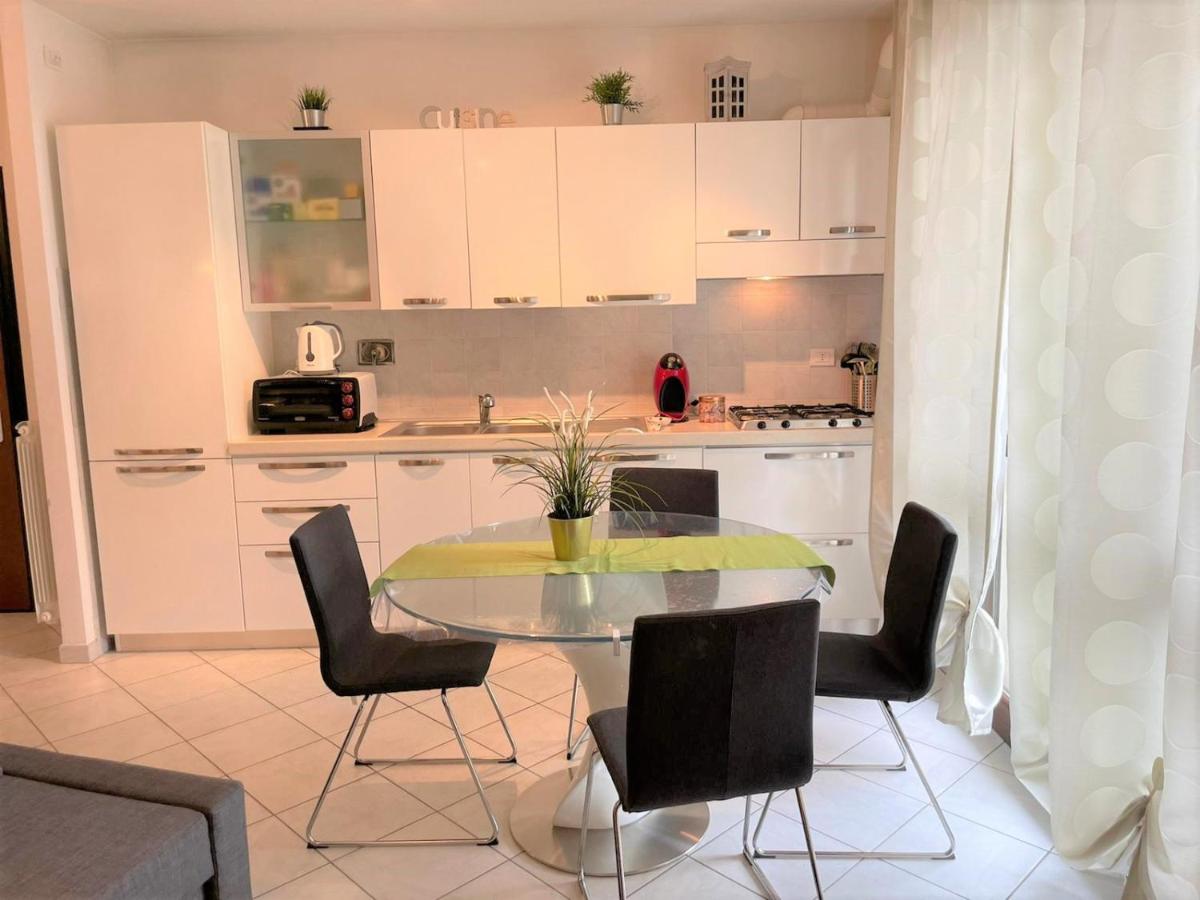 White&Grey House - Hizvo