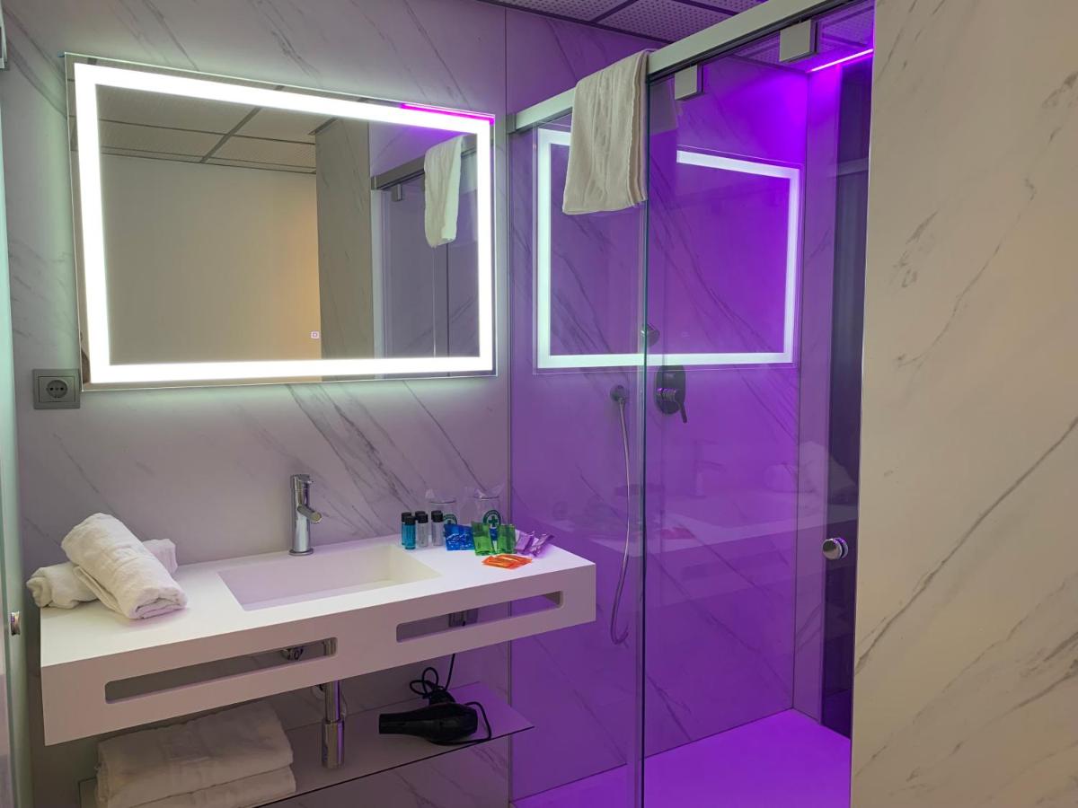 Un baño de Don Angel & SPA & Padel- Adults Recommended
