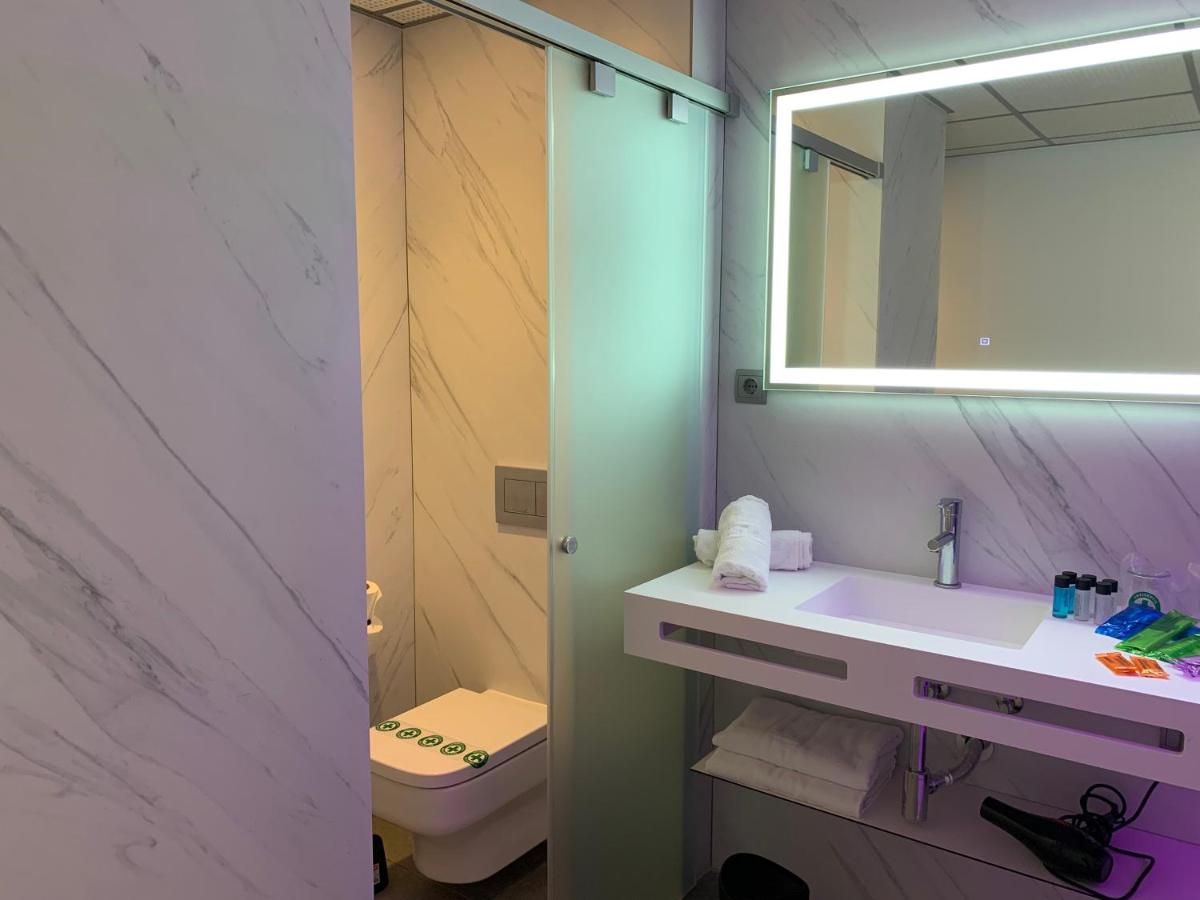 Un baño de Don Angel & SPA & Padel- Adults Recommended