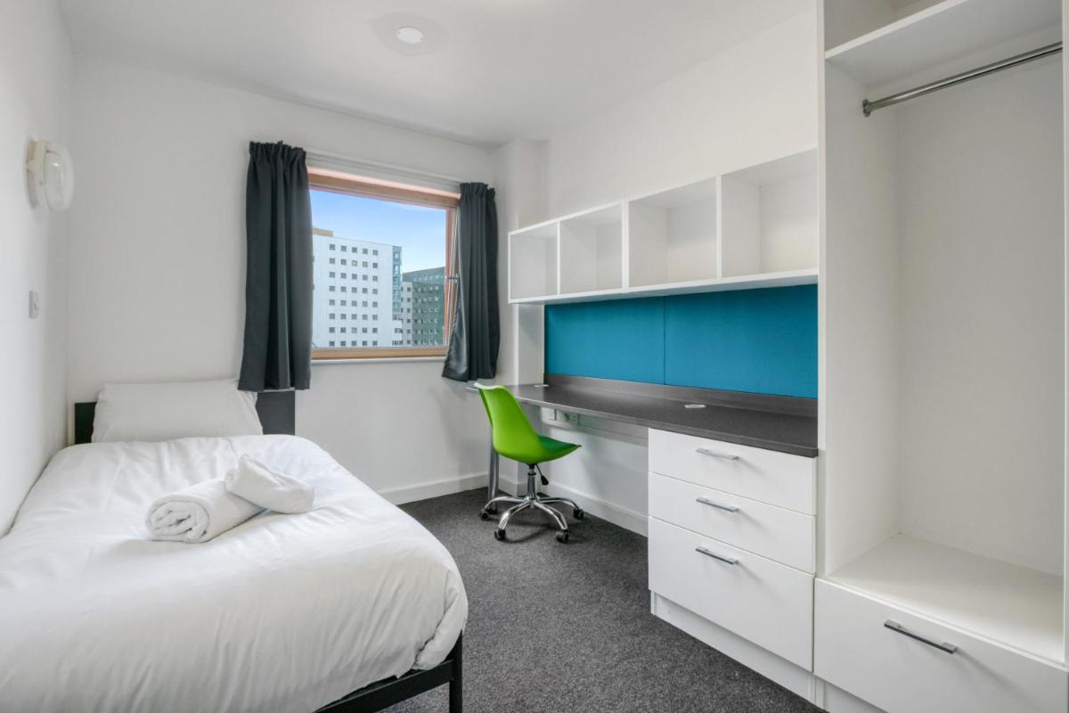 Bright single room next to city centre! - Housity