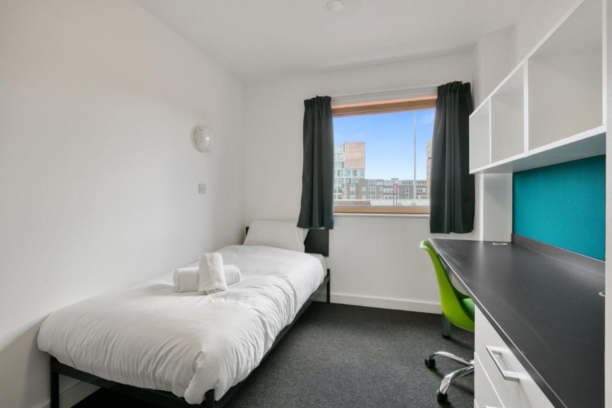 Bright single room next to city centre! - Housity