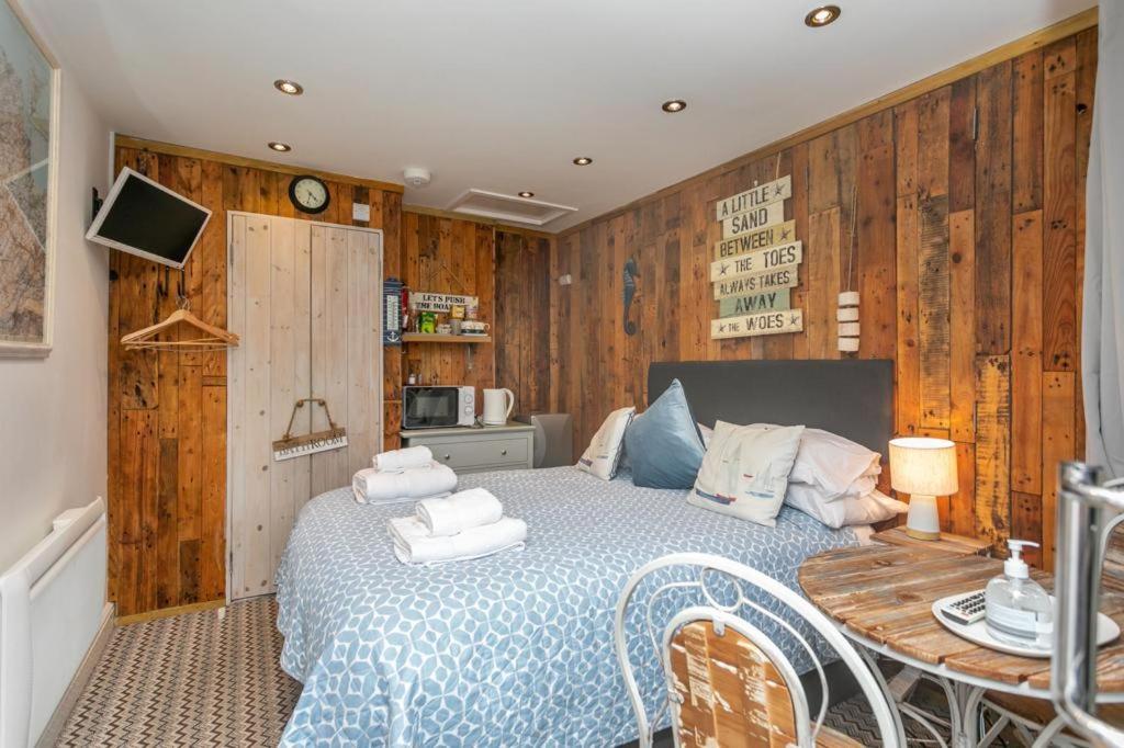 Pinecones Cosy B&B - Housity