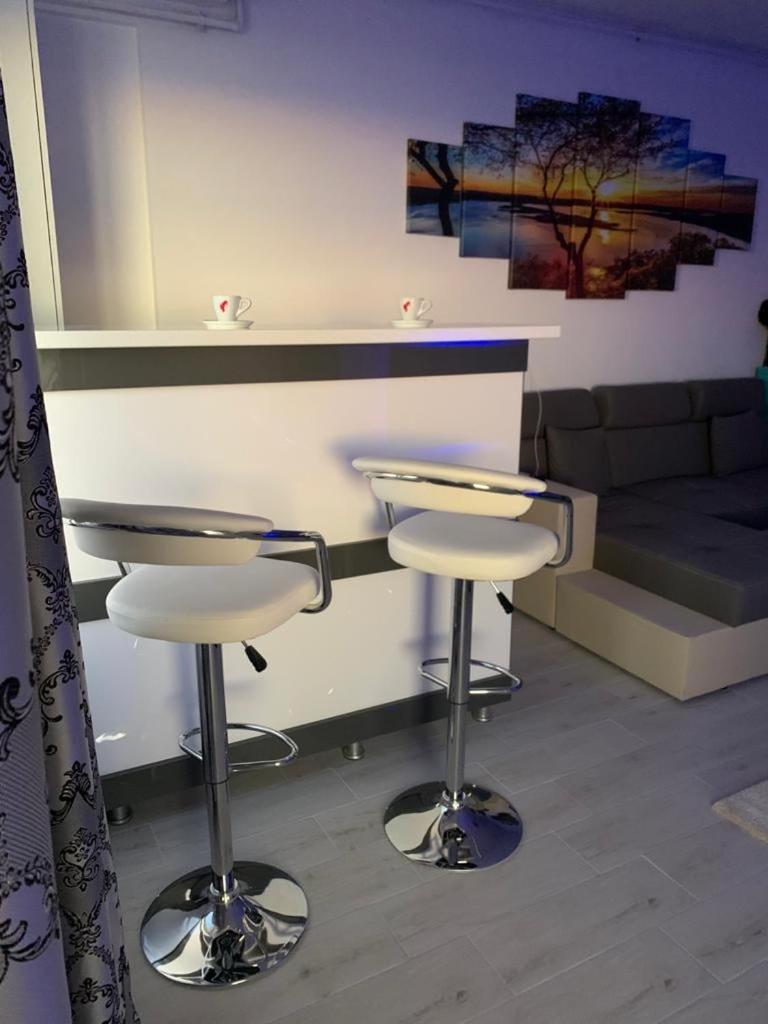 Mihaela Travel Apartaments - Apartament Seaview - Housity
