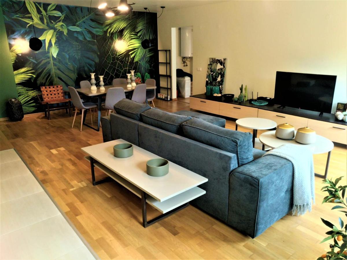 Baratero Club Apartments Underground Parking and eCars station - Housity