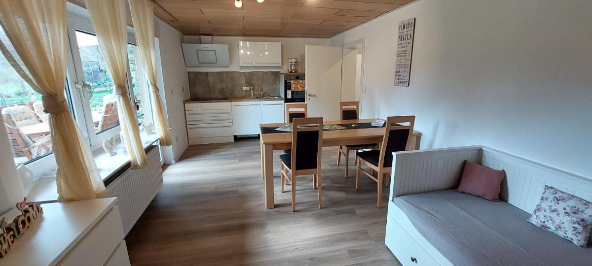 Tolle Untergeschoss-Wohnung für bis zu 5 Personen mit großem Garten und Terrasse - Housity