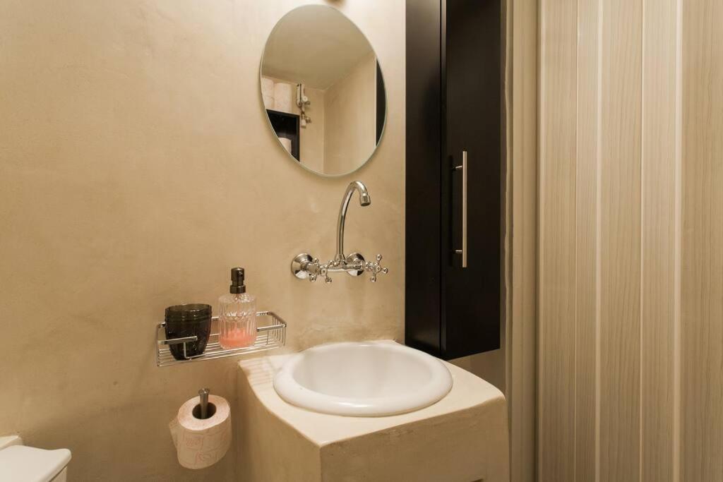 Suitetrails - Home sweet home @ Central Athens 52 sq.m.