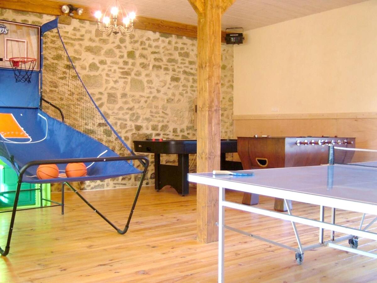 Maison accueillante à Néhou avec piscine partagée - Housity