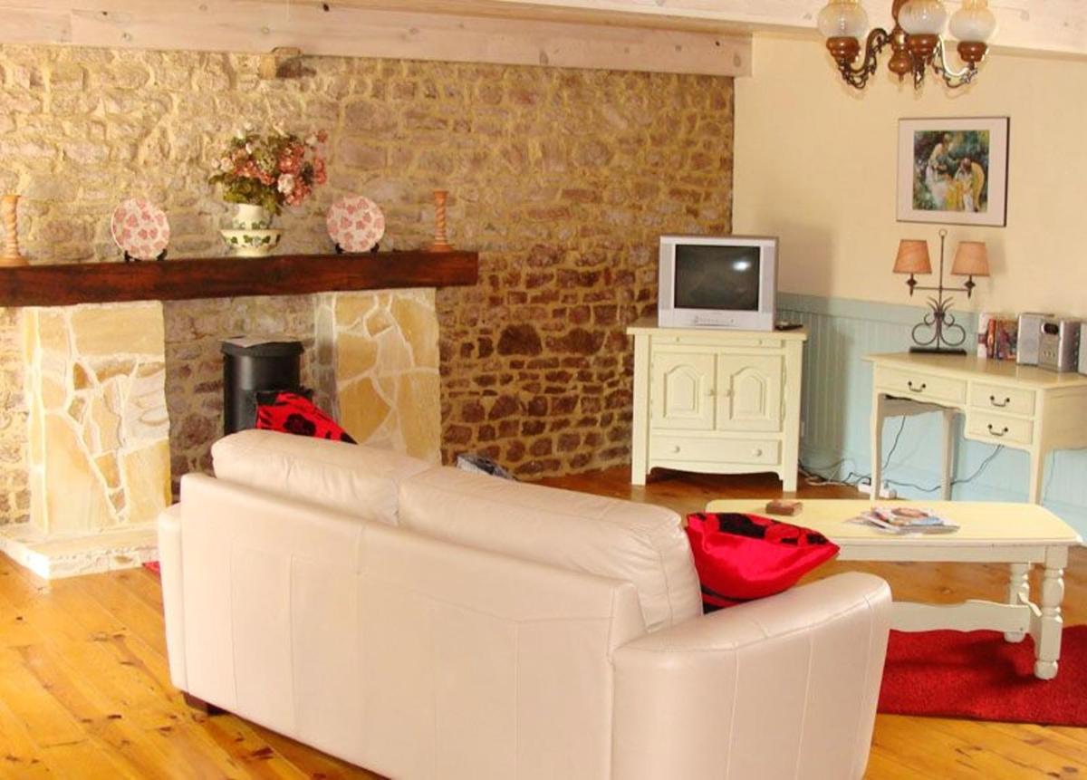 Maison accueillante à Néhou avec piscine partagée - Housity