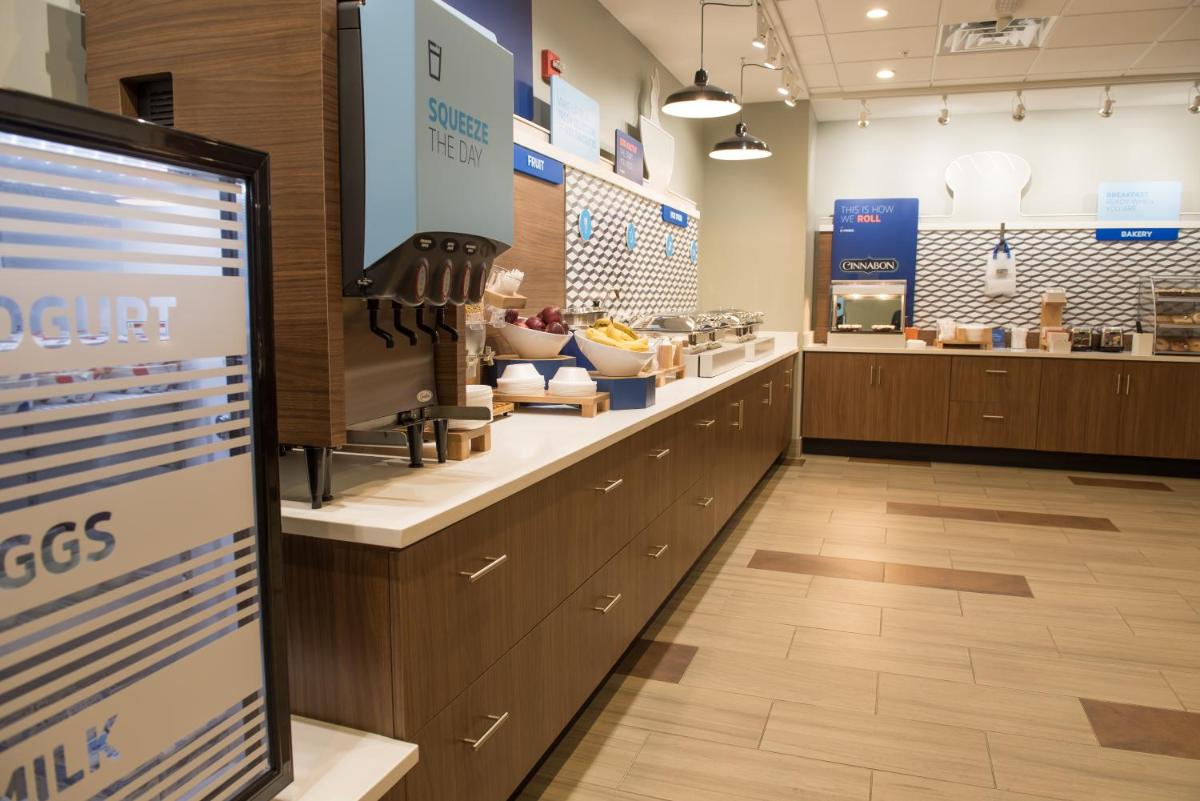 Holiday Inn Express & Suites - Dayton Southwest, an IHG Hotel - Housity