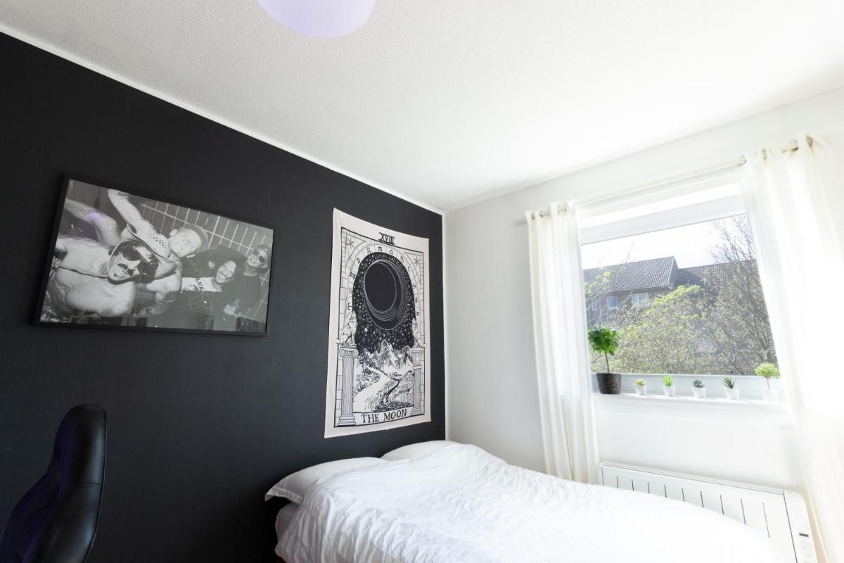 Welcoming, fancy and wide bedroom in Edinburgh - Housity