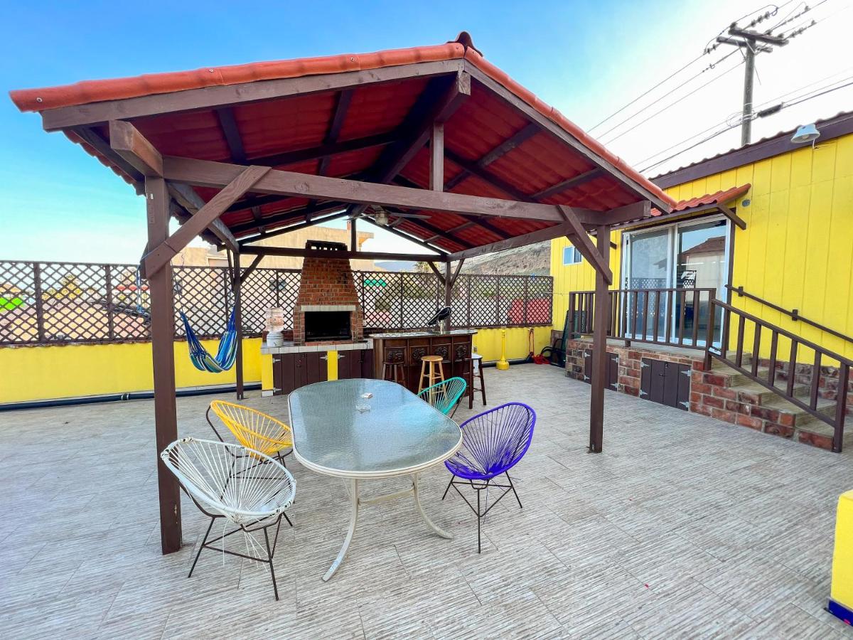 ITH Lazy Lobster Surf Hostel Tijuana - Housity