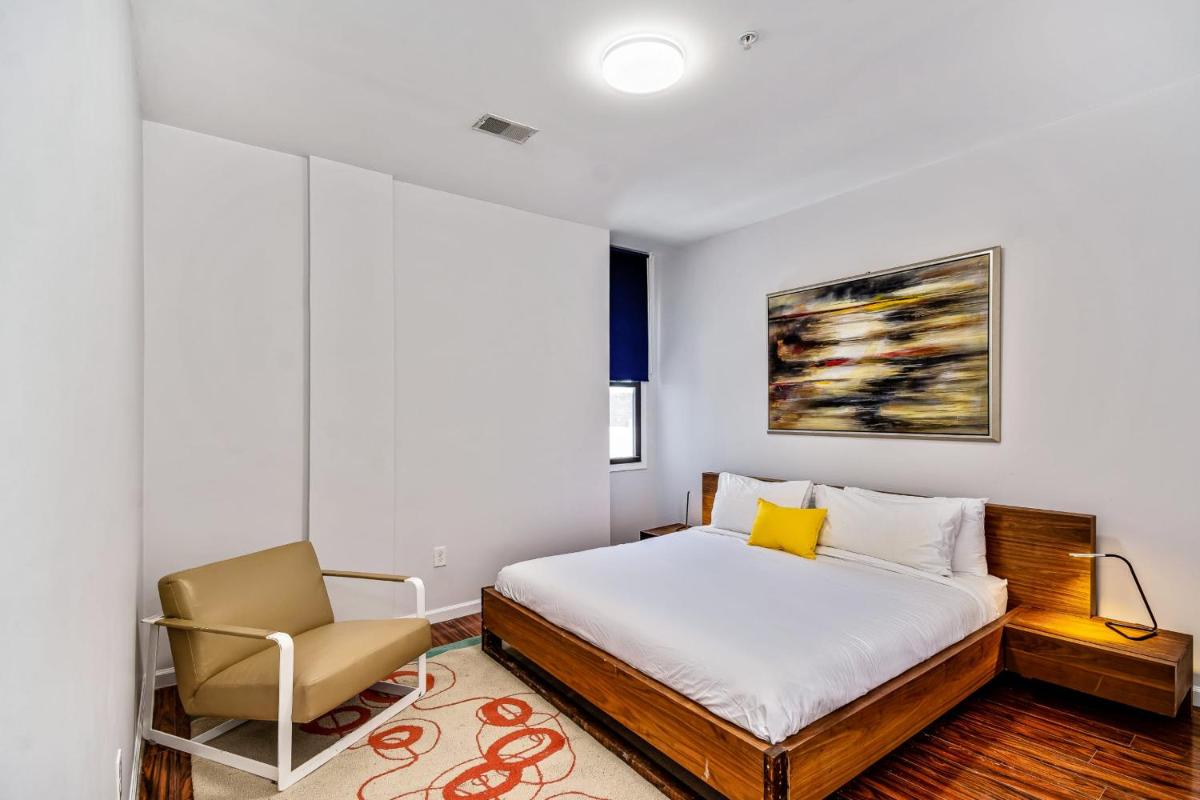 The spot just steps away from Reading Terminal 2BD apartment - Housity