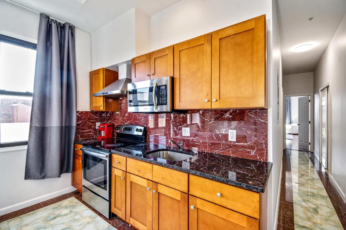 The spot just steps away from Reading Terminal 2BD apartment - Housity