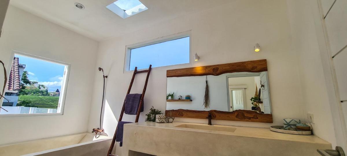 Villa Blue Skies Too - Housity