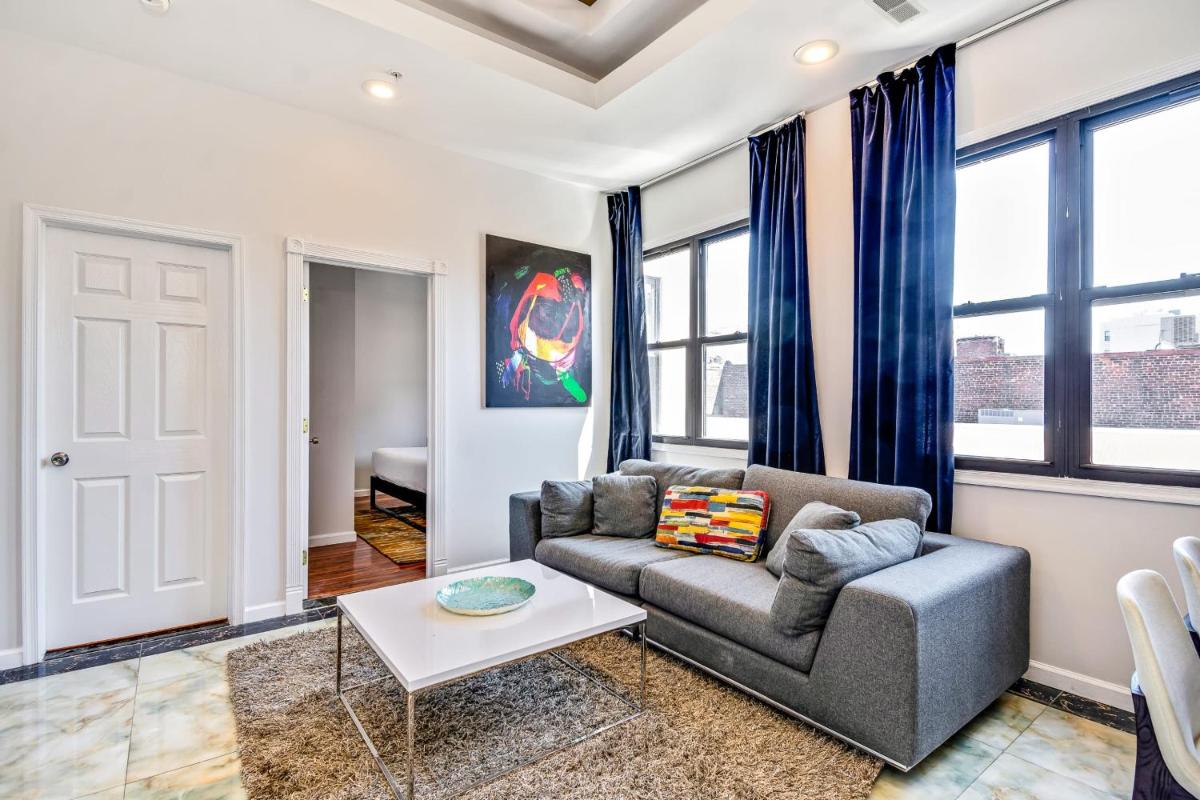 Retreat in a stylish 2BD apartment in the heart of the City - Housity